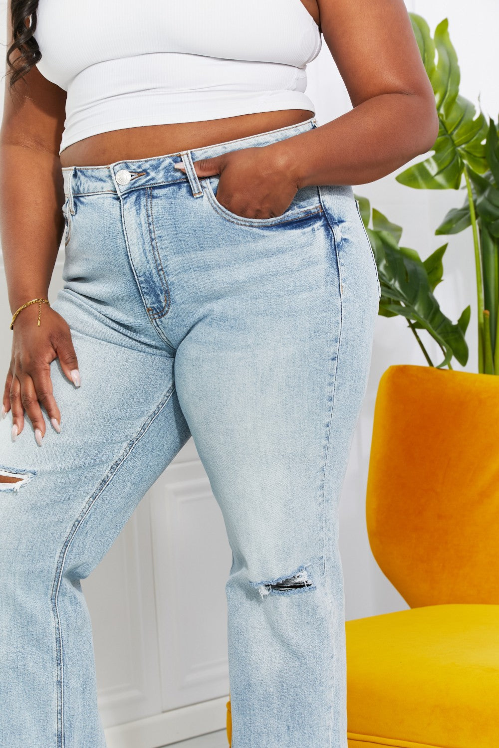 Allie High Waist 90's Distressed Dad Jean