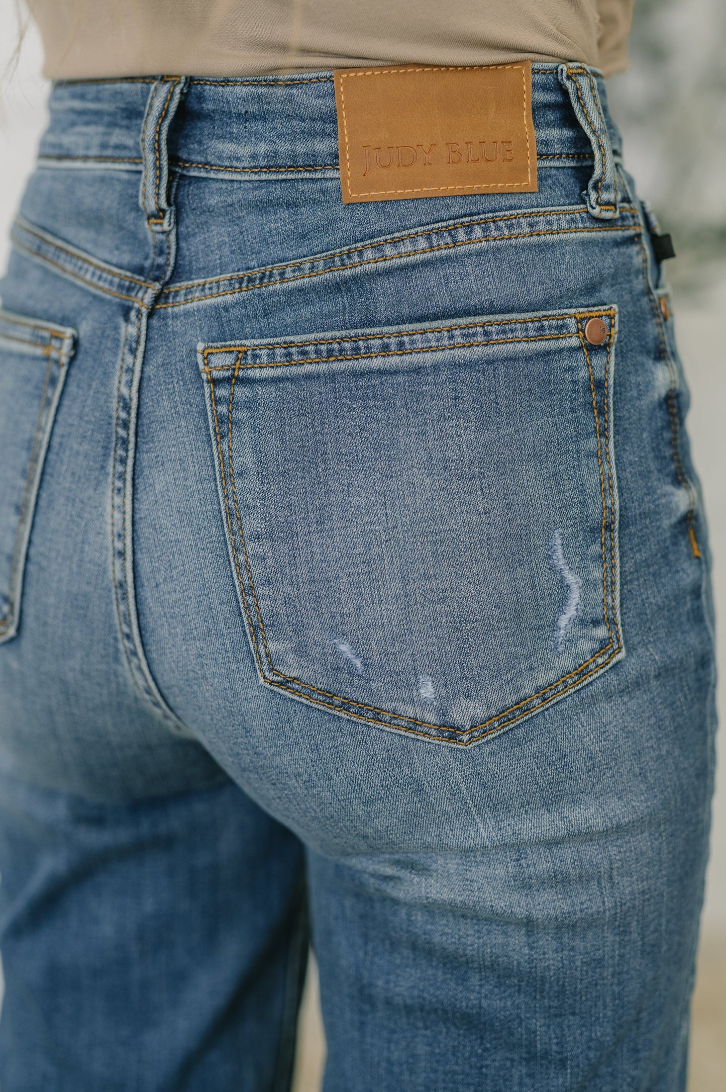 Izzie High Waist Straight Fit Jeans