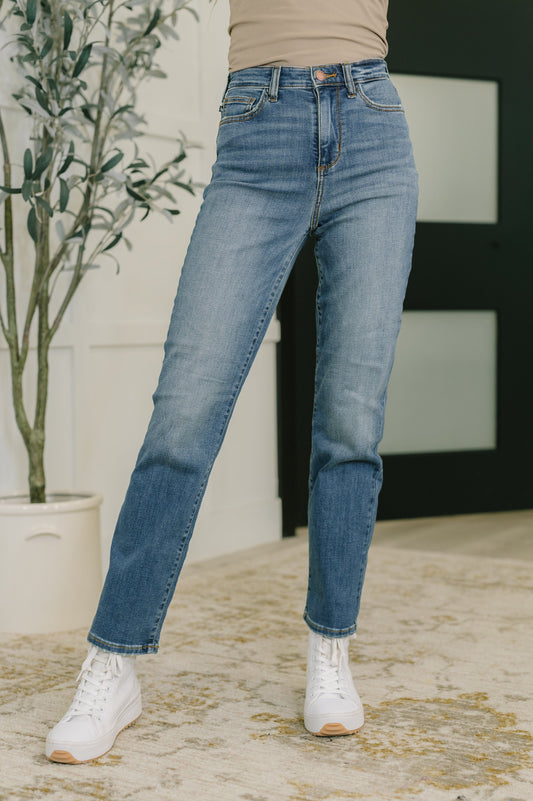 Izzie High Waist Straight Fit Jeans
