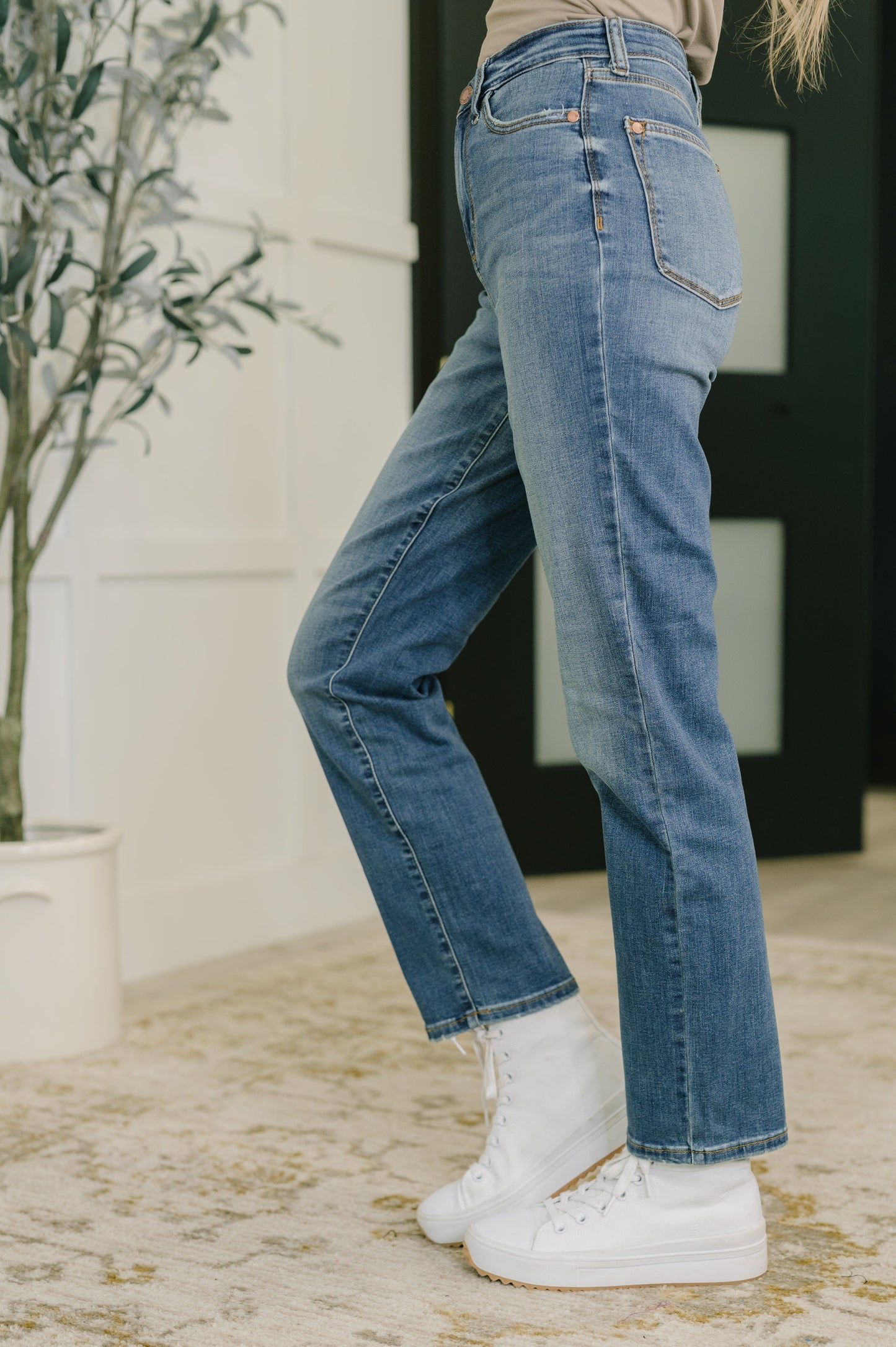 Izzie High Waist Straight Fit Jeans