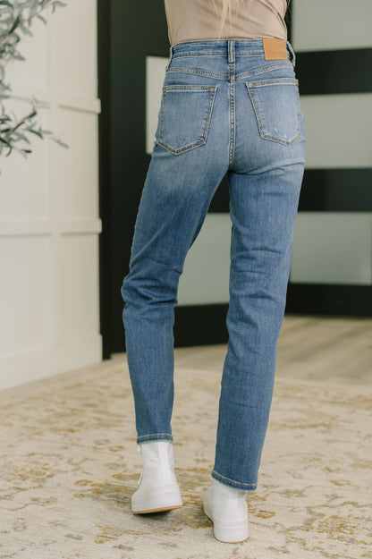 Izzie High Waist Straight Fit Jeans