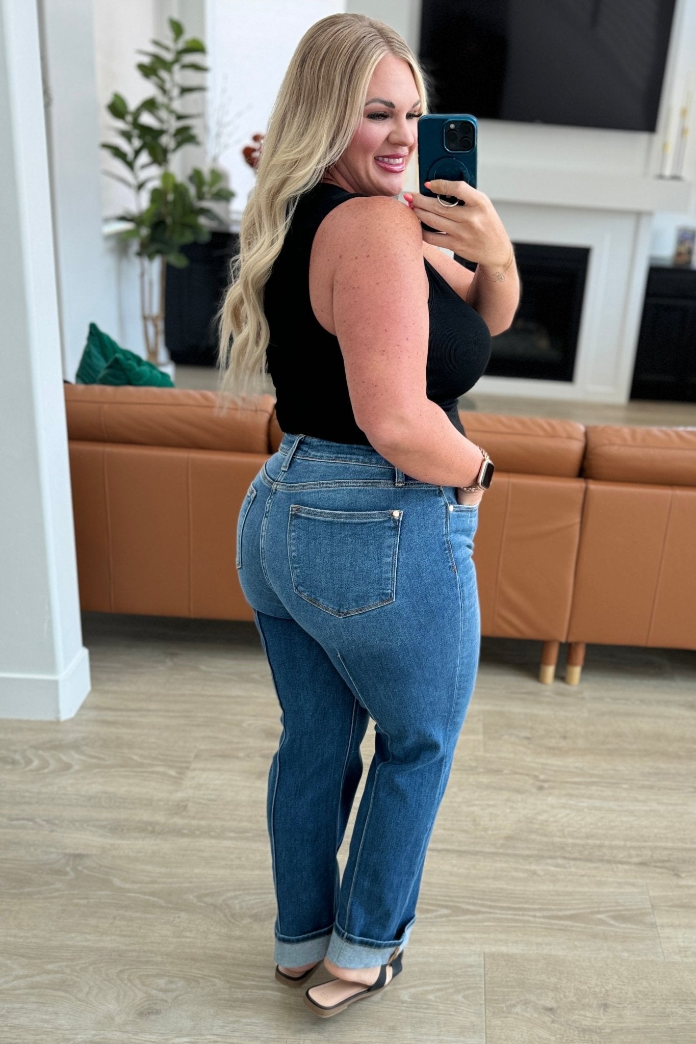 Campbell High Rise Center Seam Detail Straight Jeans - Driftwood Boutique