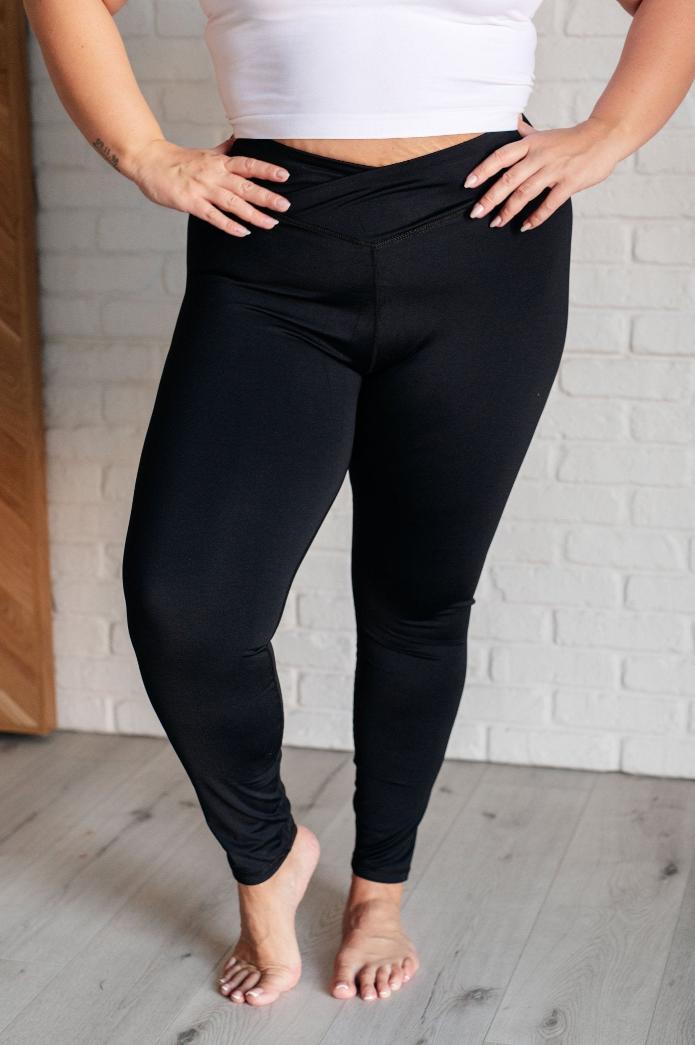 Do The Most V Front Leggings - Driftwood Boutique