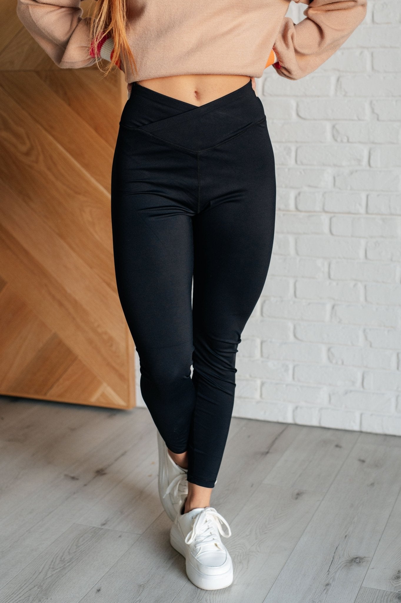 Do The Most V Front Leggings - Driftwood Boutique