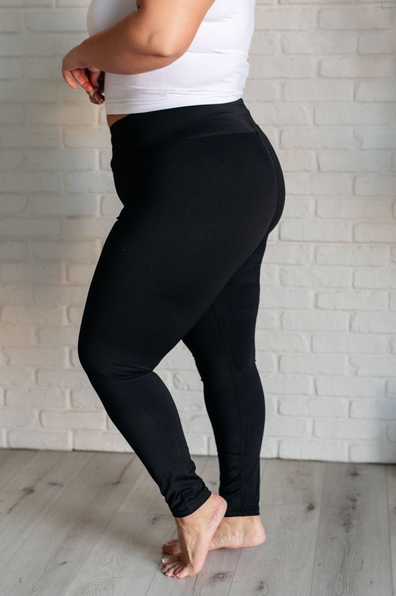 Do The Most V Front Leggings - Driftwood Boutique