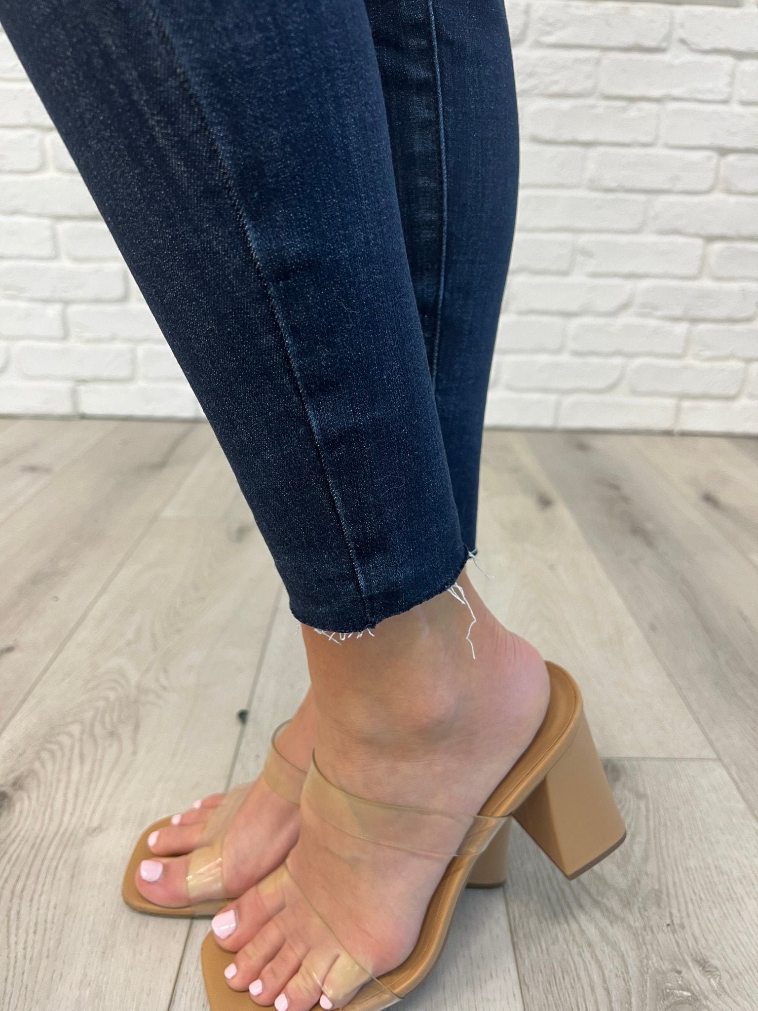 Fallon Mid Rise Adjustable Waist Raw Hem Skinny Jeans - Driftwood Boutique