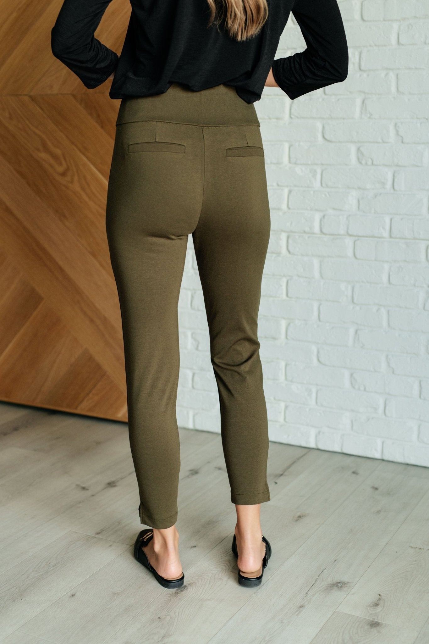Magic Ankle Crop Skinny Pants in Olive - Driftwood Boutique