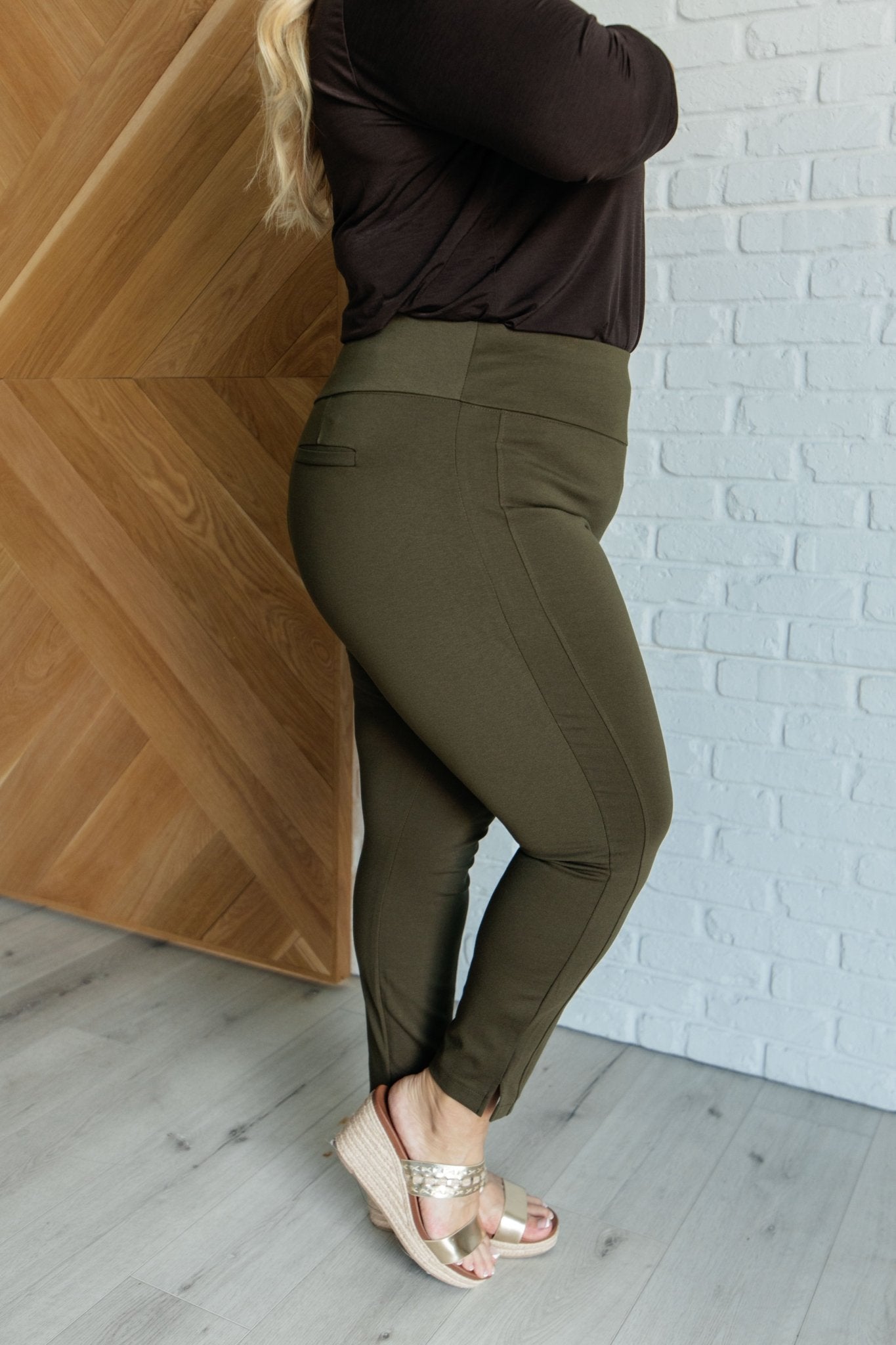 Magic Ankle Crop Skinny Pants in Olive - Driftwood Boutique