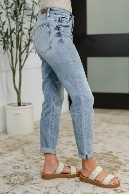 Mallory Mid Rise Bleach Wash Boyfriend Jeans - Driftwood Boutique