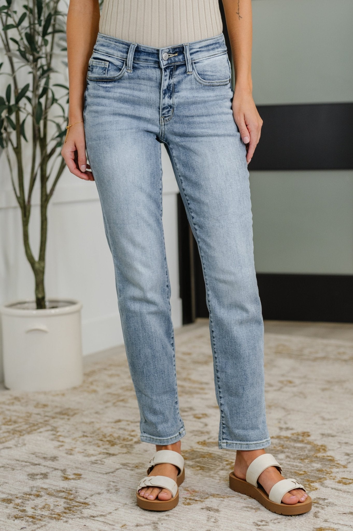 Mallory Mid Rise Bleach Wash Boyfriend Jeans - Driftwood Boutique