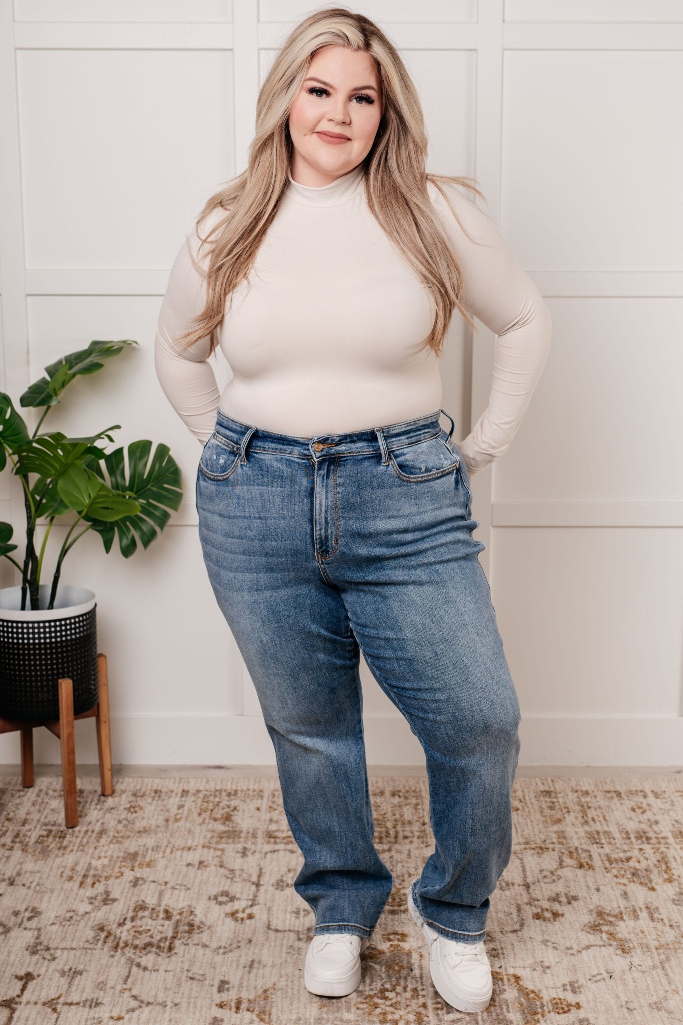 Quinn Mid Rise Cell Phone Pocket Dad Jeans - Driftwood Boutique