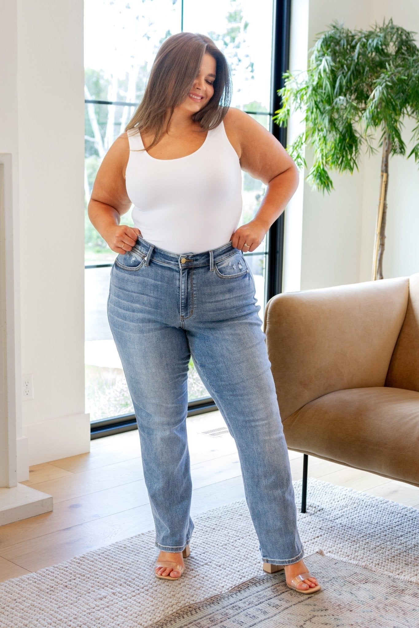 Quinn Mid Rise Cell Phone Pocket Dad Jeans - Driftwood Boutique