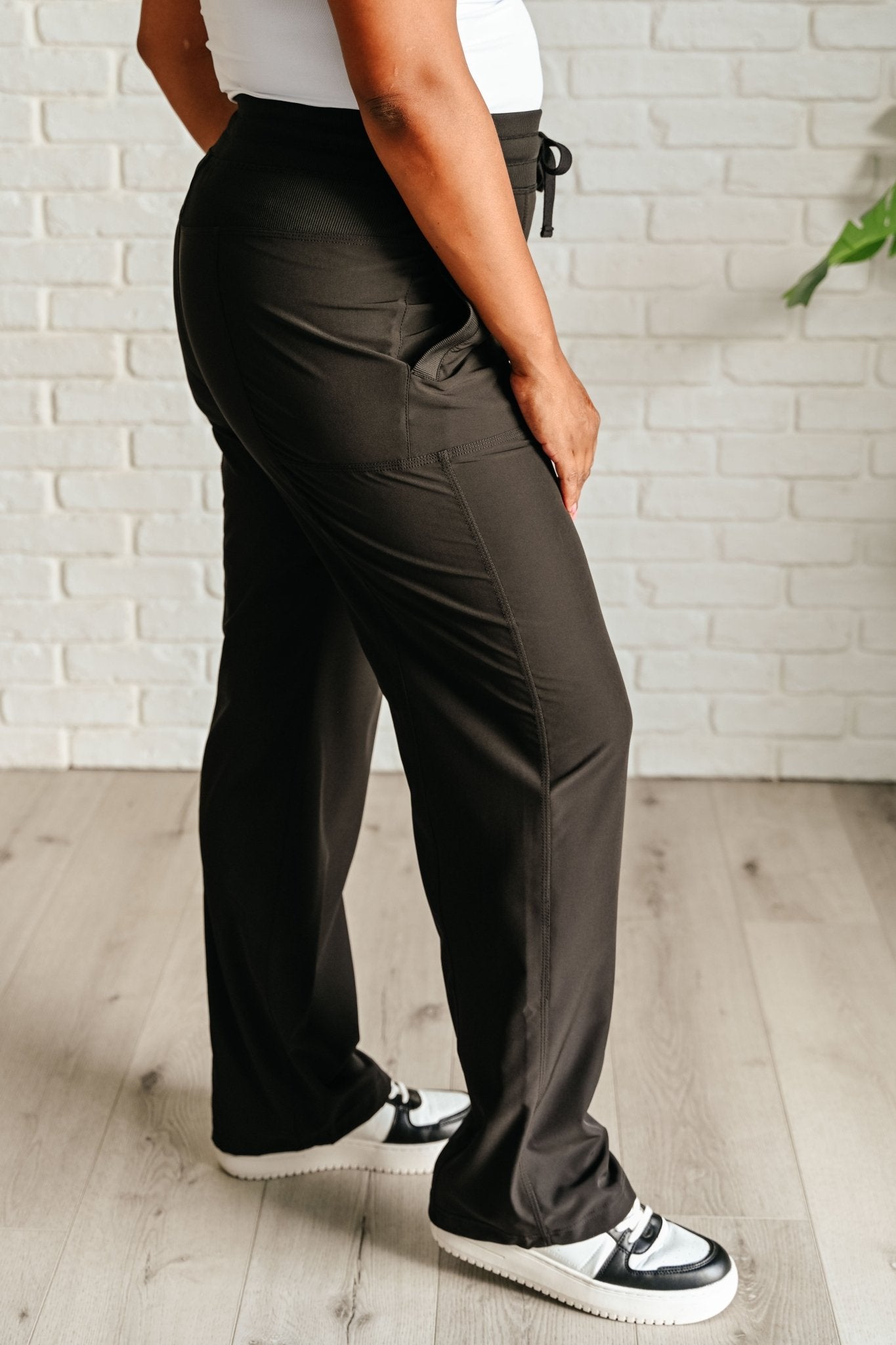 Runner's High Drawstring Joggers in Black - Driftwood Boutique