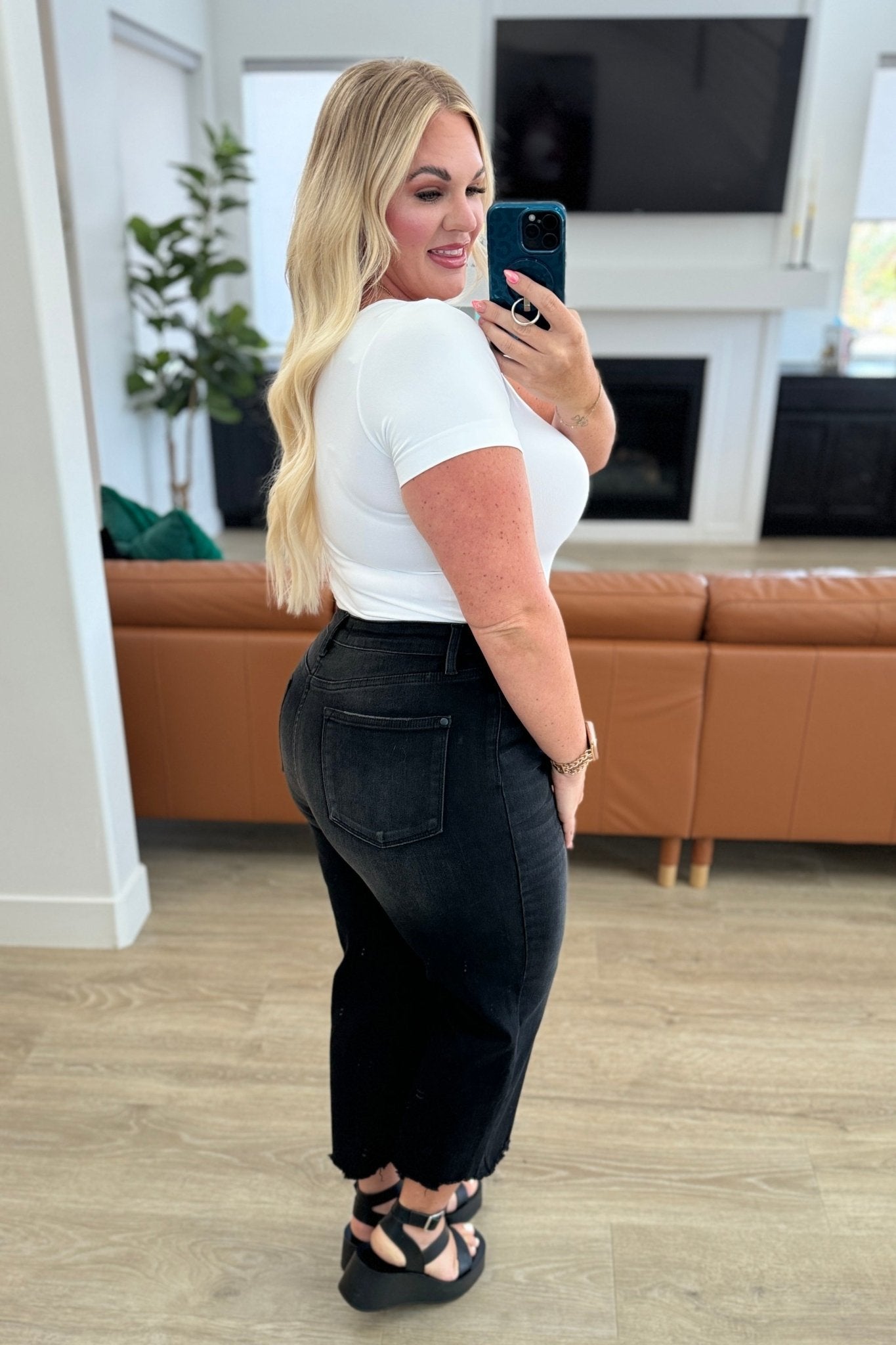 Ryan High Rise Button Fly Wide Leg Crop Jeans - Driftwood Boutique