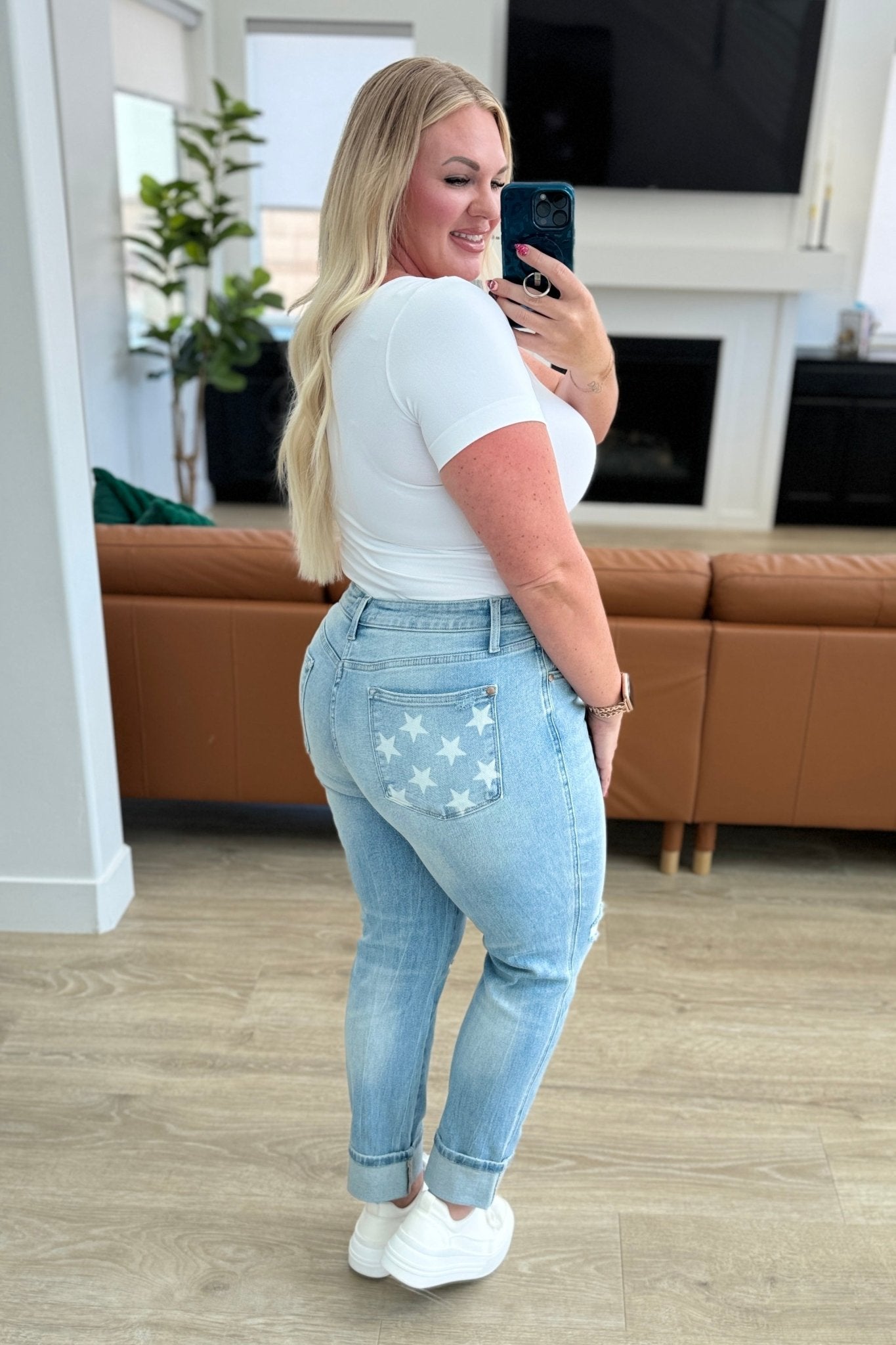 Sam Mid Rise Star Pocket Boyfriend Jeans - Driftwood Boutique