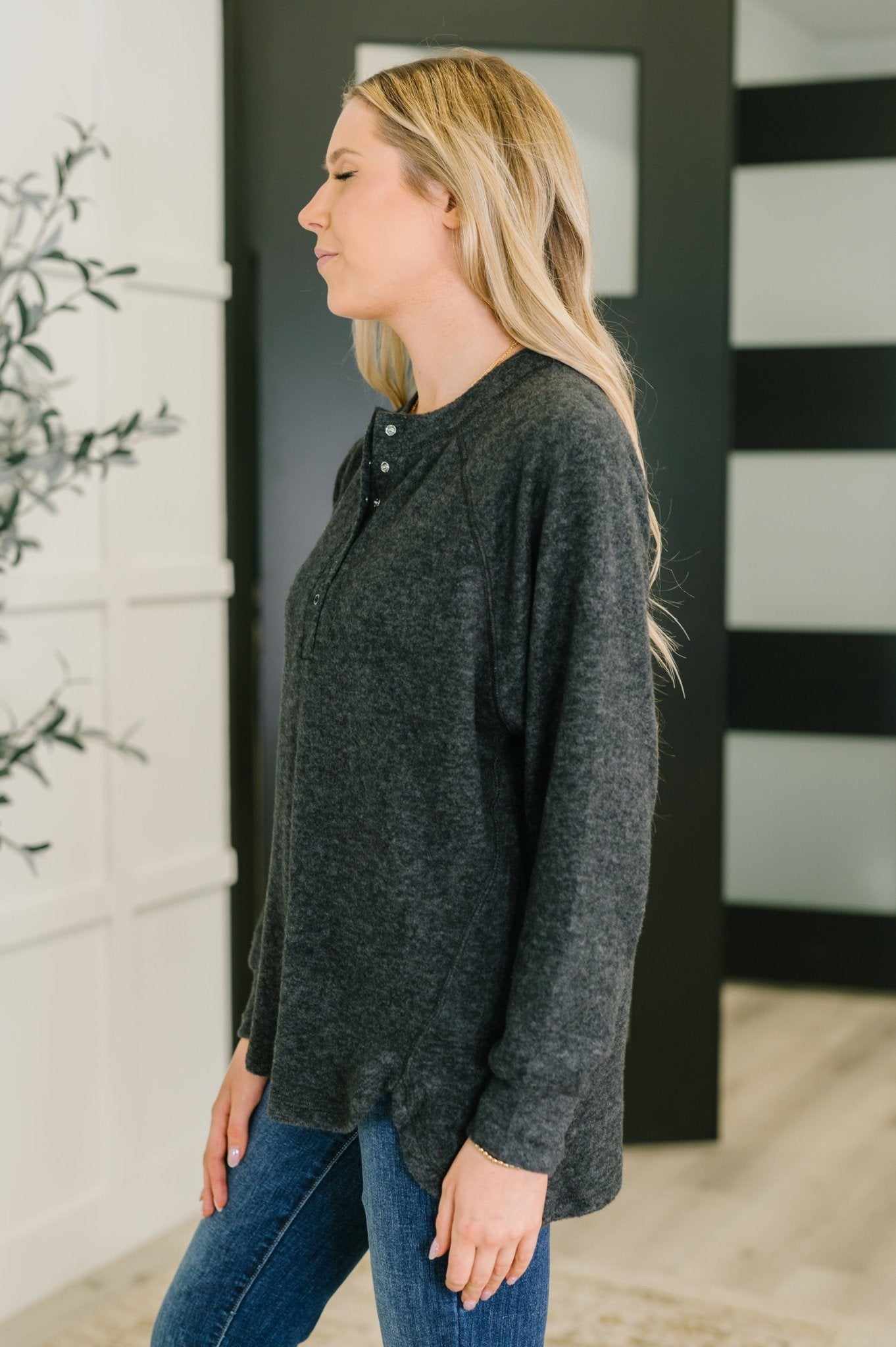 Urban Flux Scooped Hi - Low Long Pullover in Black - Driftwood Boutique